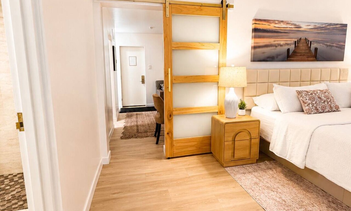Ira Hotel | Tex-Haus