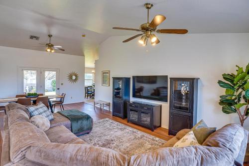 Thatcher House | Thatcher Home w/Fenced Backyard: 3 Mi to Downtown