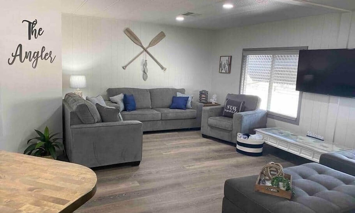 Roosevelt House | The Angler-A Spacious & Comfortable Lake Getaway