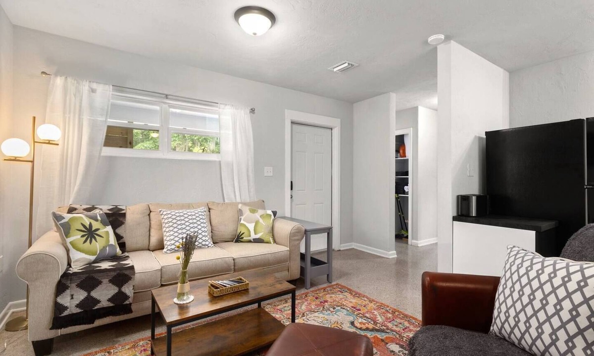 Gainesville House | The Blue Burrow (left)-UF/Cozy