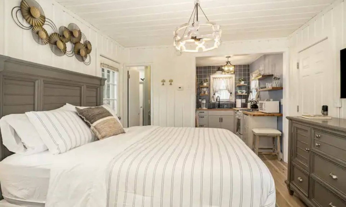 Linden House | The Boathouse w/all-season hot tub