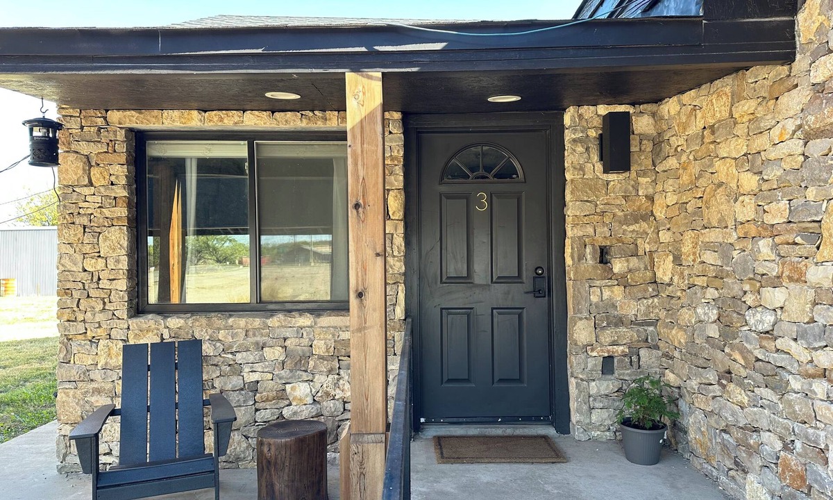 Albany Hotel | The Bunkhouse - Located in the Hereford Motel, in historic Albany Texas