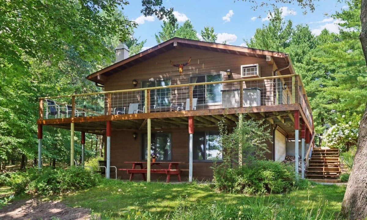 Wisconsin Dells Cabin | The Dells Lakeside Dream - A Waterfront Property