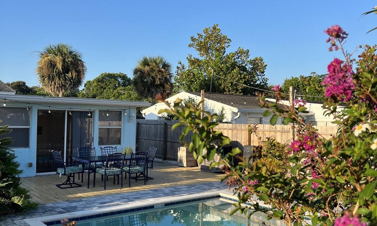 Seaside Homes House | The Dolphin House! Heated Pool home. Unlimited well mannered Pets Welcome