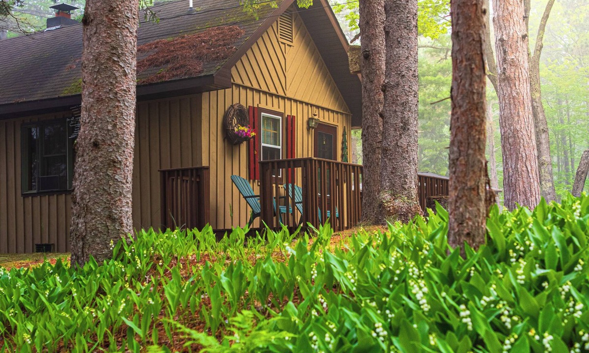 Au Train Cabin | The Loon Cabin #2– AuTrain River Cabin Near Pictured Rocks & Lake Superior