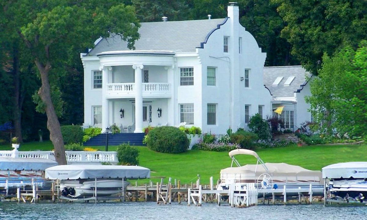 Green Lake House | The Manor on Green Lake- A stately lakefront estate walking distance to downtown