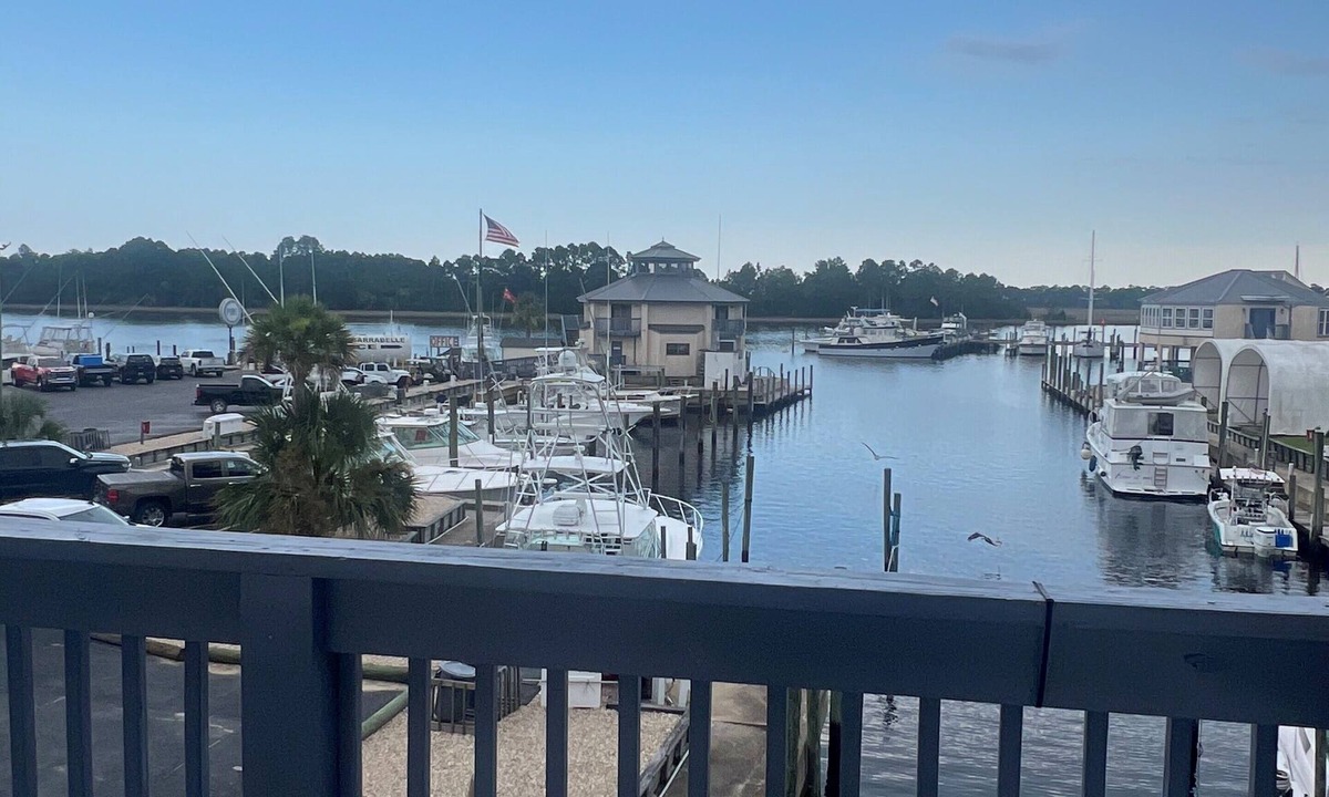 Carrabelle Hotel | The Moorings Hotel and Marina