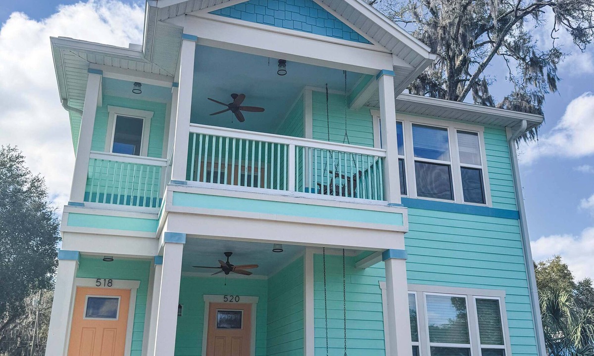 Pleasant Street House | The Orange Blossom Suite | Near UF, Shands, D-town