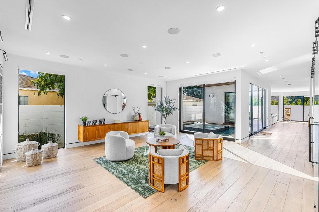 Venice House | The Penmar Retreat - Luxurious resort-style oasis
