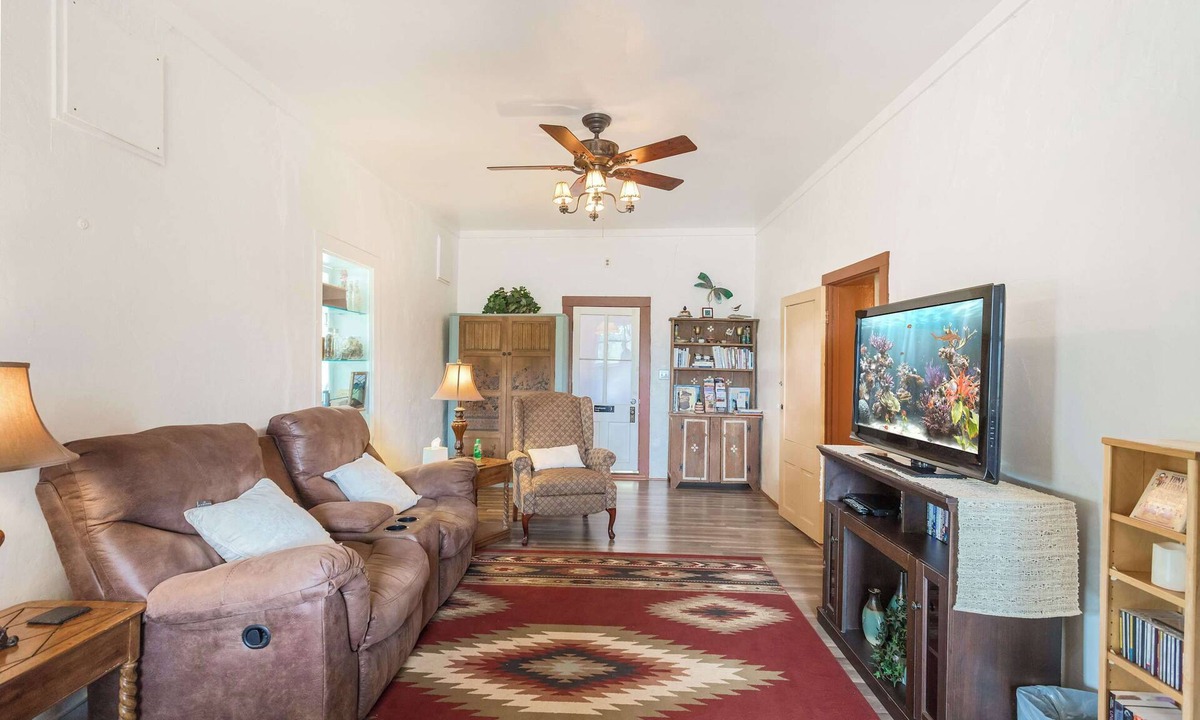 Willcox House | The Pioneer House | Summer Cottage in Willcox