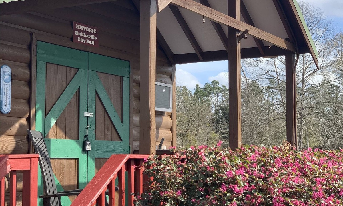 Donalsonville Cabin | The Tiny Cabin! Lake Seminole! Waterfront! Fishing! Nice dock with lift!