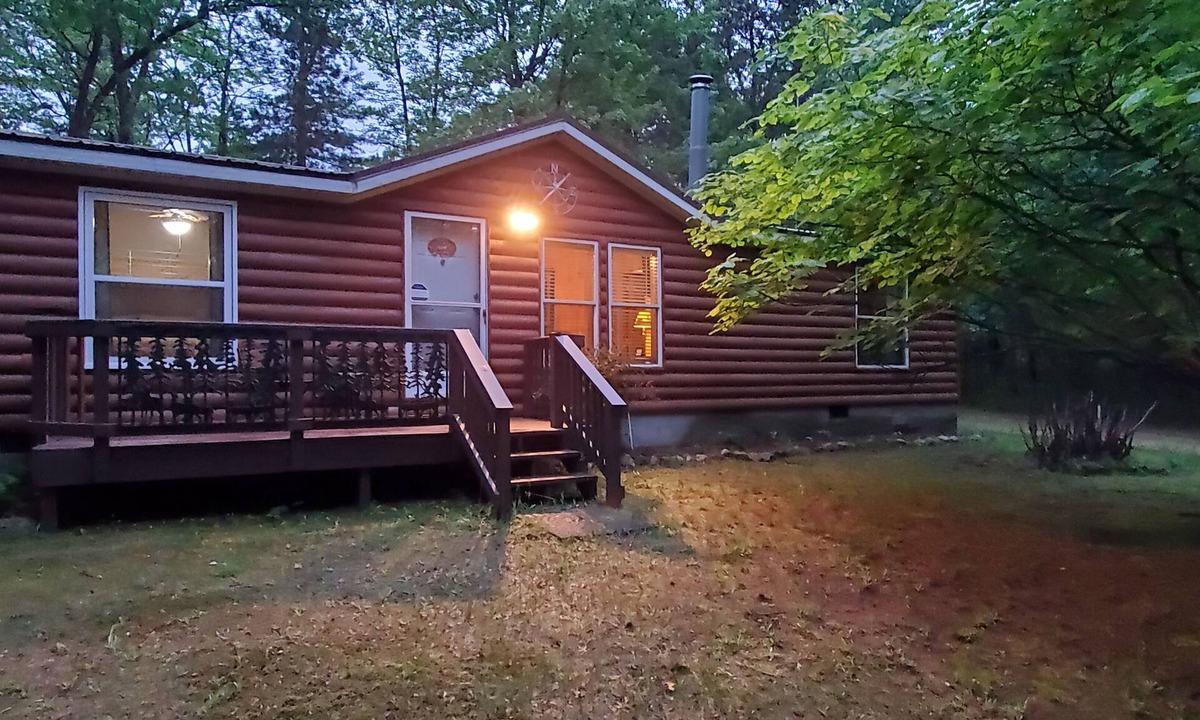 Crivitz Cabin | The Un-Rustic Woods Escape - 3BR, AC, Wi-Fi