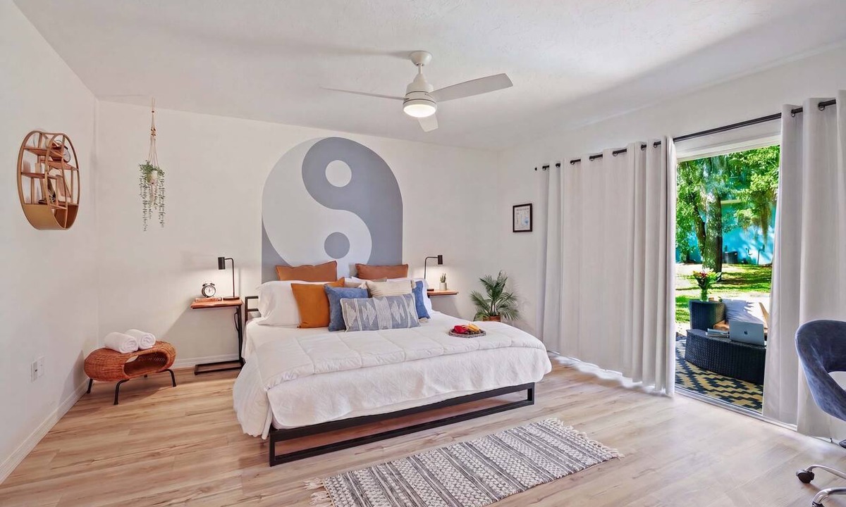 Gainesville Condo | The YinYang | King Bed Workspace Full Kitchen