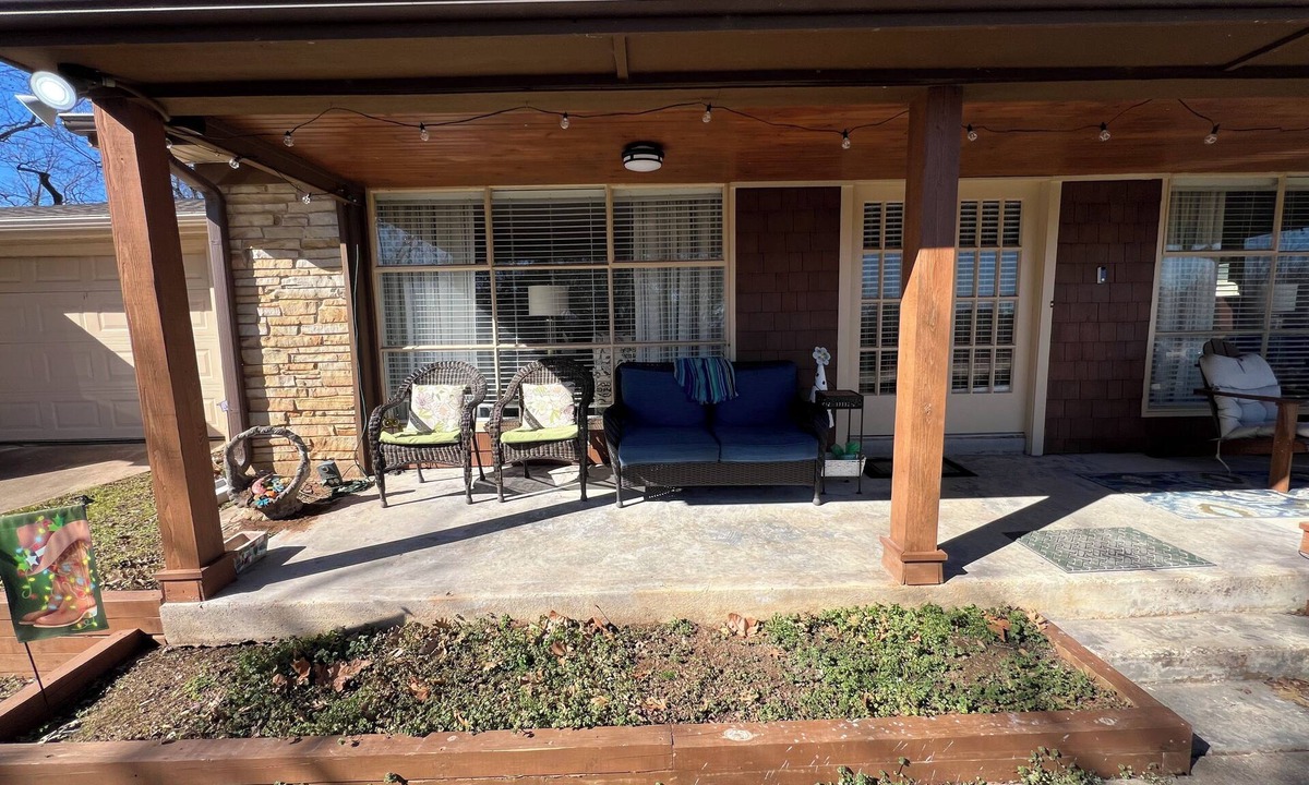 Pottsboro House | This cozy home has lake access and fishing pier.