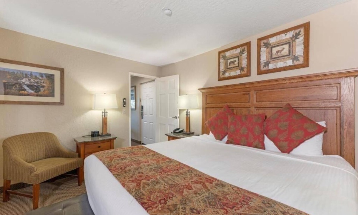 Tahoe Village Apartment | Three Mountain-Inspired Villa: Pools, Spa Tubs, Mini Golf & Game Lounge