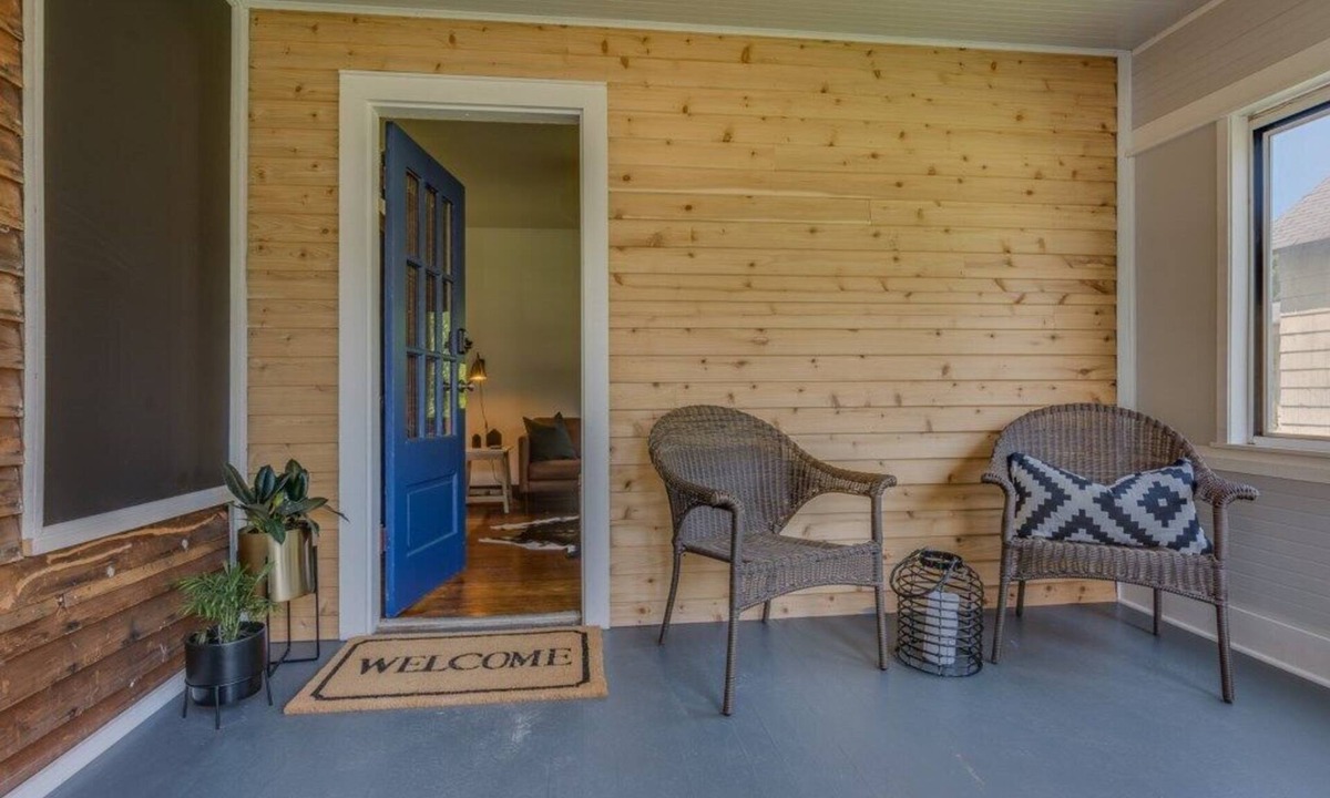 Three Oaks Cottage | Three Oaks Charmer W/Two Night Summer Minimum
