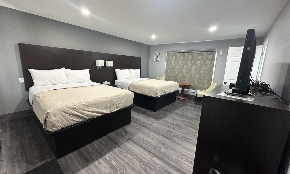 Pembroke Hotel | Time Travellers Motel