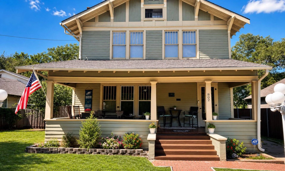 Sherman House | Timeless 1915 Craftsman Retreat – Vintage Charm with Modern Comfort
