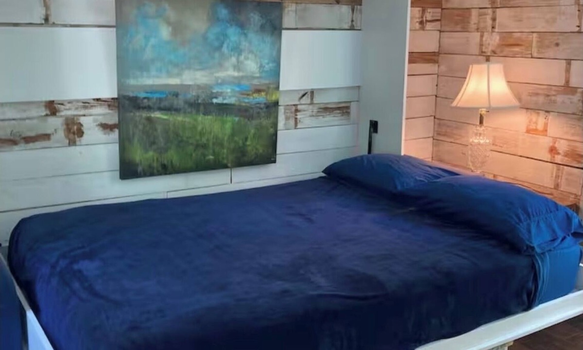Bacliff Apartment | Tiny house 5 minutes near Kemah boardwalk!