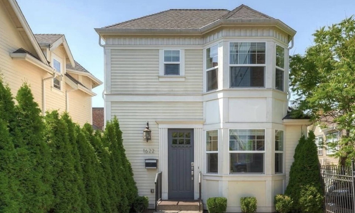 Broadway House | Tiny House on The Hill