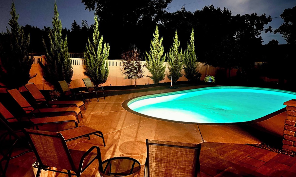 Ashwaubenon House | Titletown Gem: Steps to Lambeau, Heated Pool, Hot Tub & Entertainment HQ