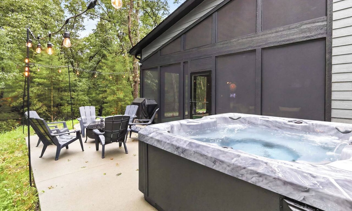 Rome House | Tomahawk Trail - 5BR Retreat w/Hot Tub