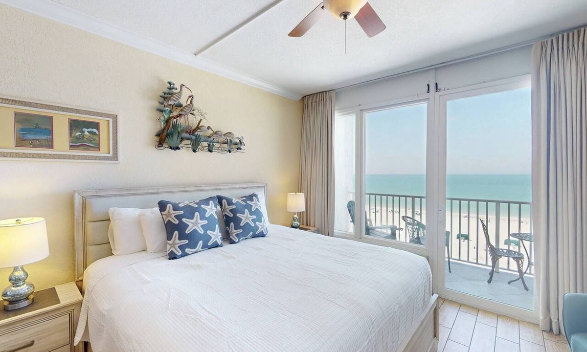 Treasure Island Condo | Top Floor Beachfront Studio Breathtaking Views. Heated Pool. Fantastic Location in Treasure Island!