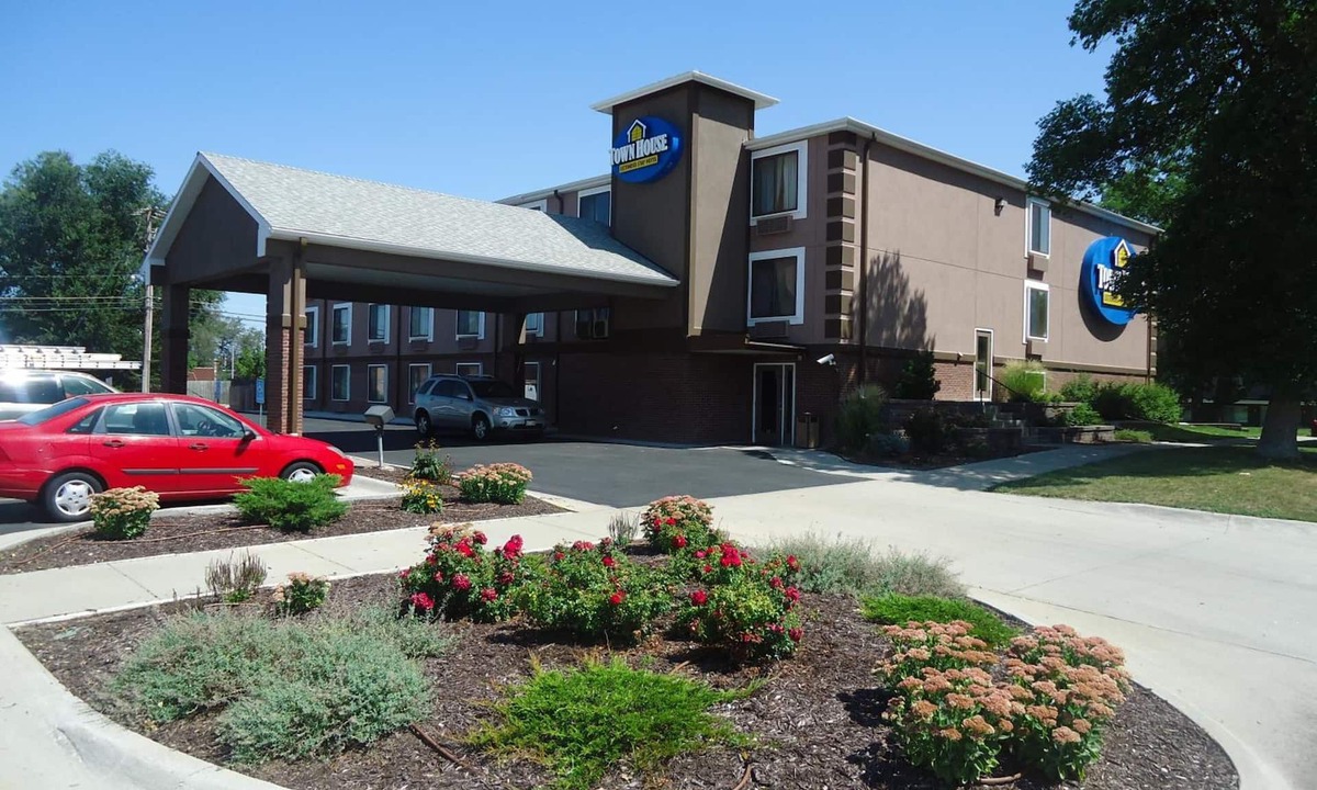 Downtown Lincoln Hotel | Town House Extended Stay Hotel Downtown