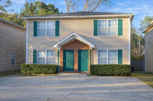 Tallahassee House | TownHome Serenity