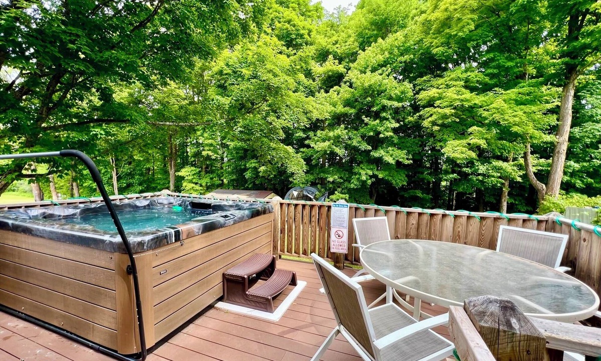 Wakefield House | Trailside #3 ~ Summer unwind- hot tub, ATV, hike, travel