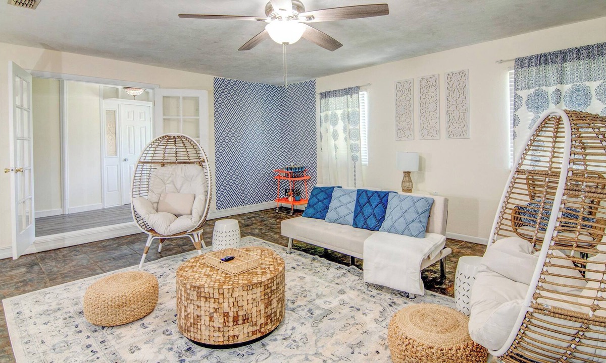 Gainesville House | Tranquil, 4 BR, Large Backyard with Fire Pit and BBQ