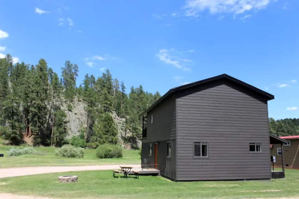 Rapid City Cabin | Trendy and Spacious Cabin Surrounded by Nature in Rapid City, South Dakota