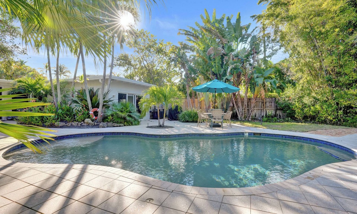 Kenmont House | Tropical Gem-Private Pool: Mariposa