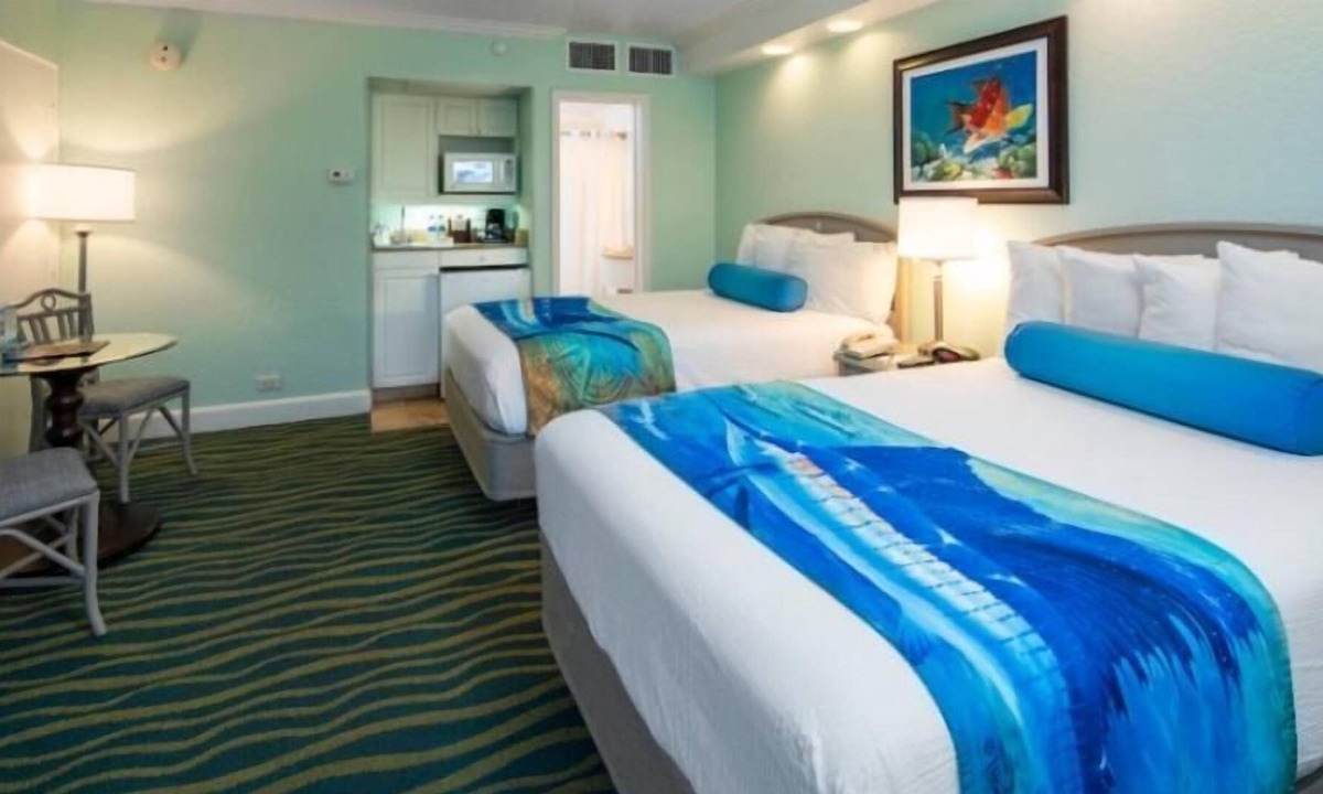 St. Pete Beach Resort | TROPICAL PARADISE! 3 COMFY UNITS, 2 POOLS, TIKI BAR