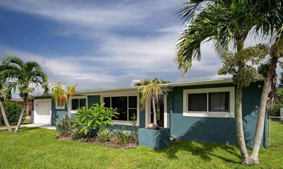 Golden Beach Estates House | Turtle Nest 3br with hot tub, great park, beach!