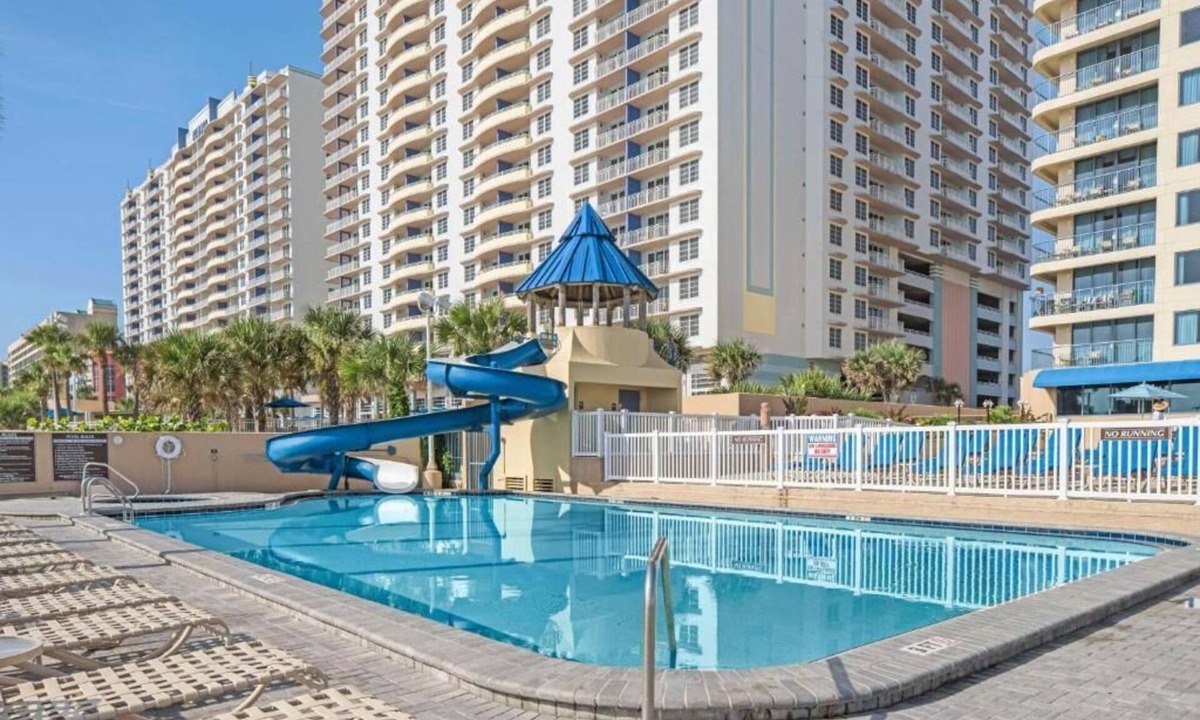 Daytona Beach Hotel | Two Bedroom Unit w/Balcony | Full Kitchen | Outdoor Pool Access | Free Parking