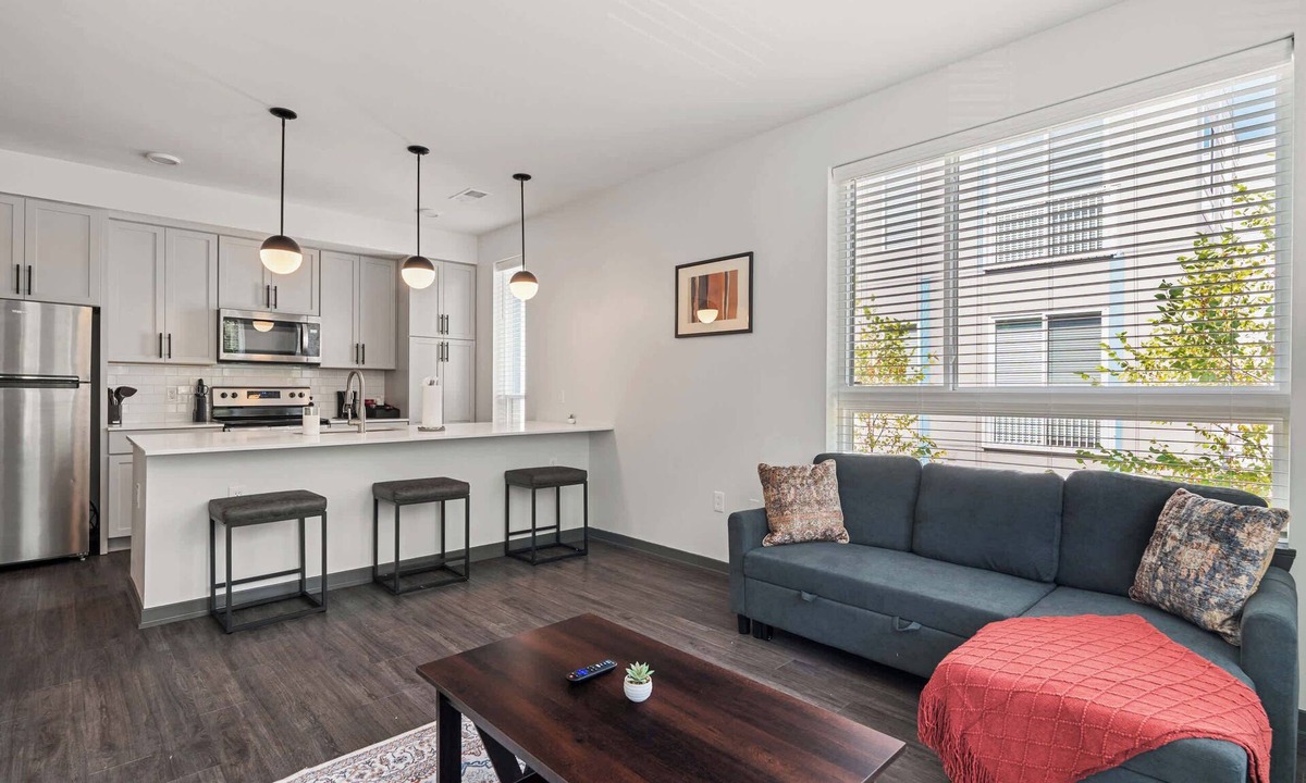 Indianapolis Apartment | TWO CozySuites AYR | 3 Beds | parking, pool, gym