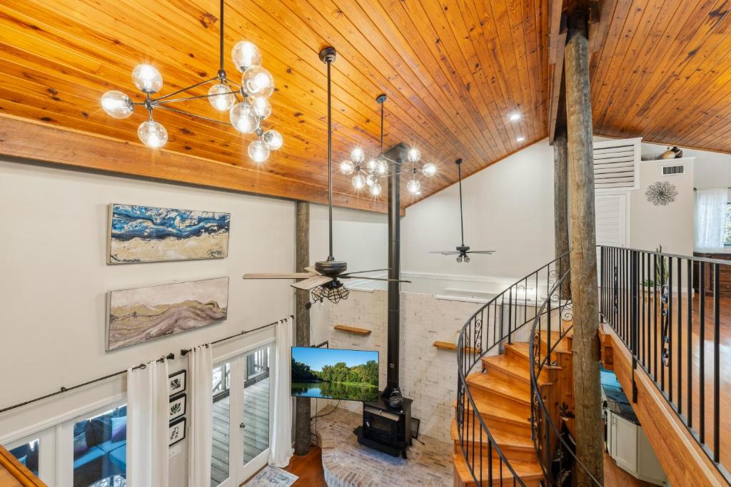 Geneva Villa | Unique luxurious tree cabin 1hr from Disney