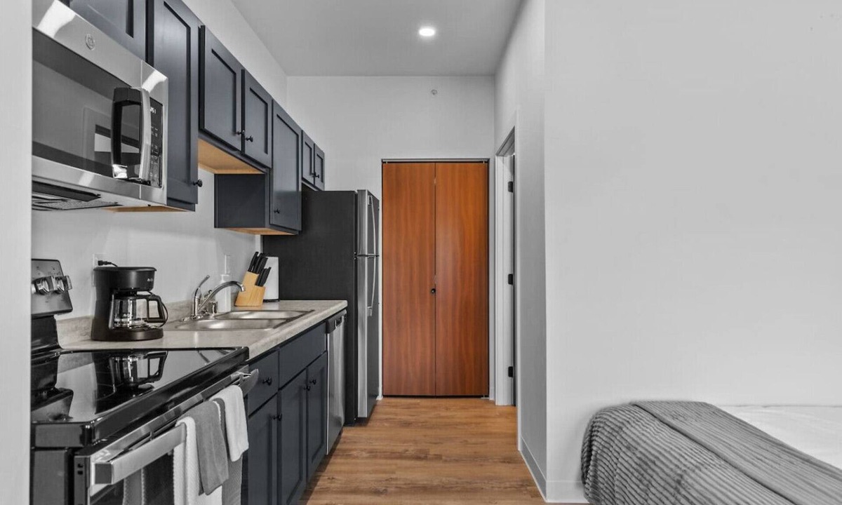 Neenah Apartment | Unit 11 Fox Flats Studios @ Neenah, WI