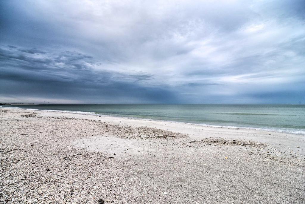 Pass-a-Grille Historic District Apartment | Unit 3 Blocks Gulf to Beaches Historical Museum!