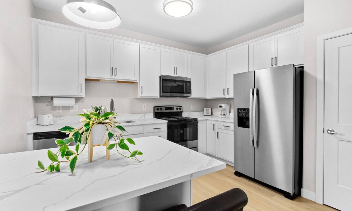 Orange Prairie Apartment | Unit 302 at Summershade