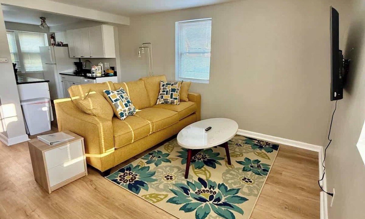 Joslyn Castle Apartment | UNMC Nearby, Explore Trendy Midtown Spots