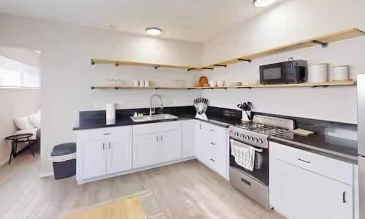 Pueblo Alto Apartment | Updated Apartment with King Bed & In-Unit W/D