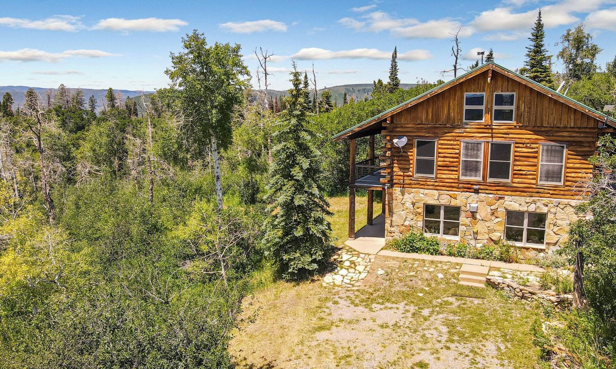 Glenwood Springs Cabin | Upper cabin, 2 Bedroom on the Flat Tops perfect for a relaxing getaway
