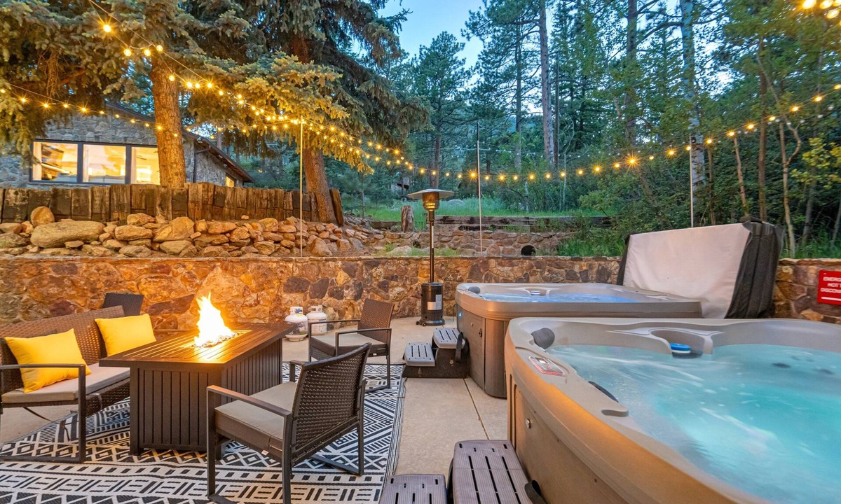 Cascade House | Upper Stone Lodge | Hot Tub & Game Room| Upper Unit