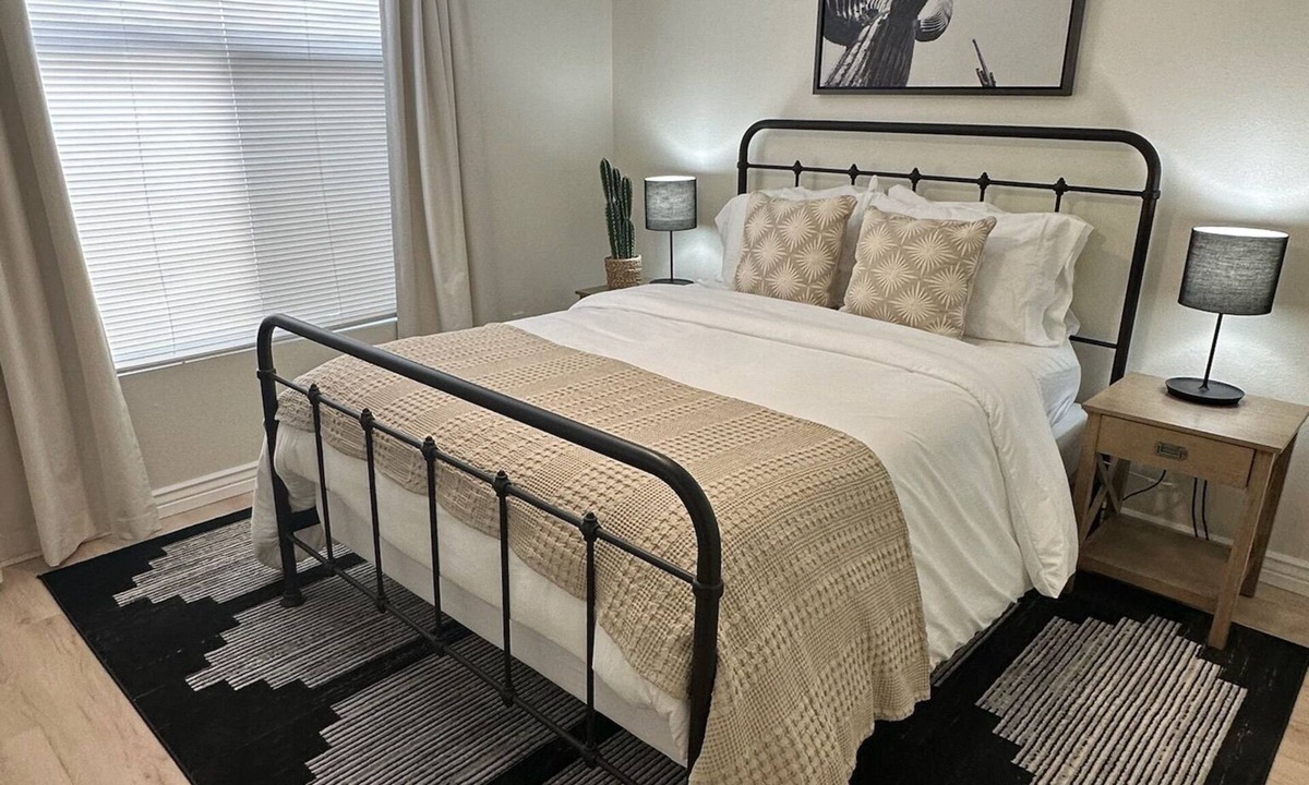 Tucson Condo | Upper unit with VIEW! Luxury 1BR condo + Queen sleeper, Pool, Spa, + Fitness!