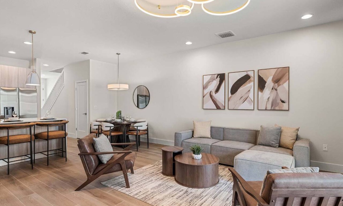 Four Corners House | Upstay Pristine 3BR Home with Private Pool & BBQ