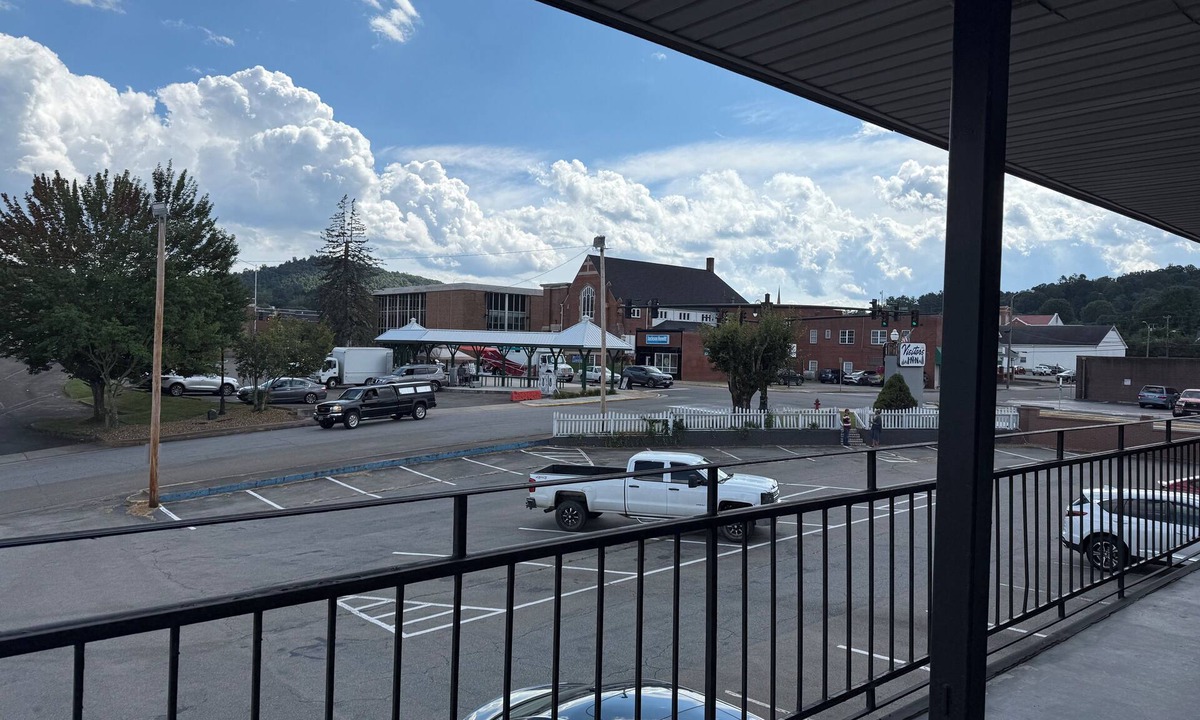 Galax Hotel | Visitors Inn