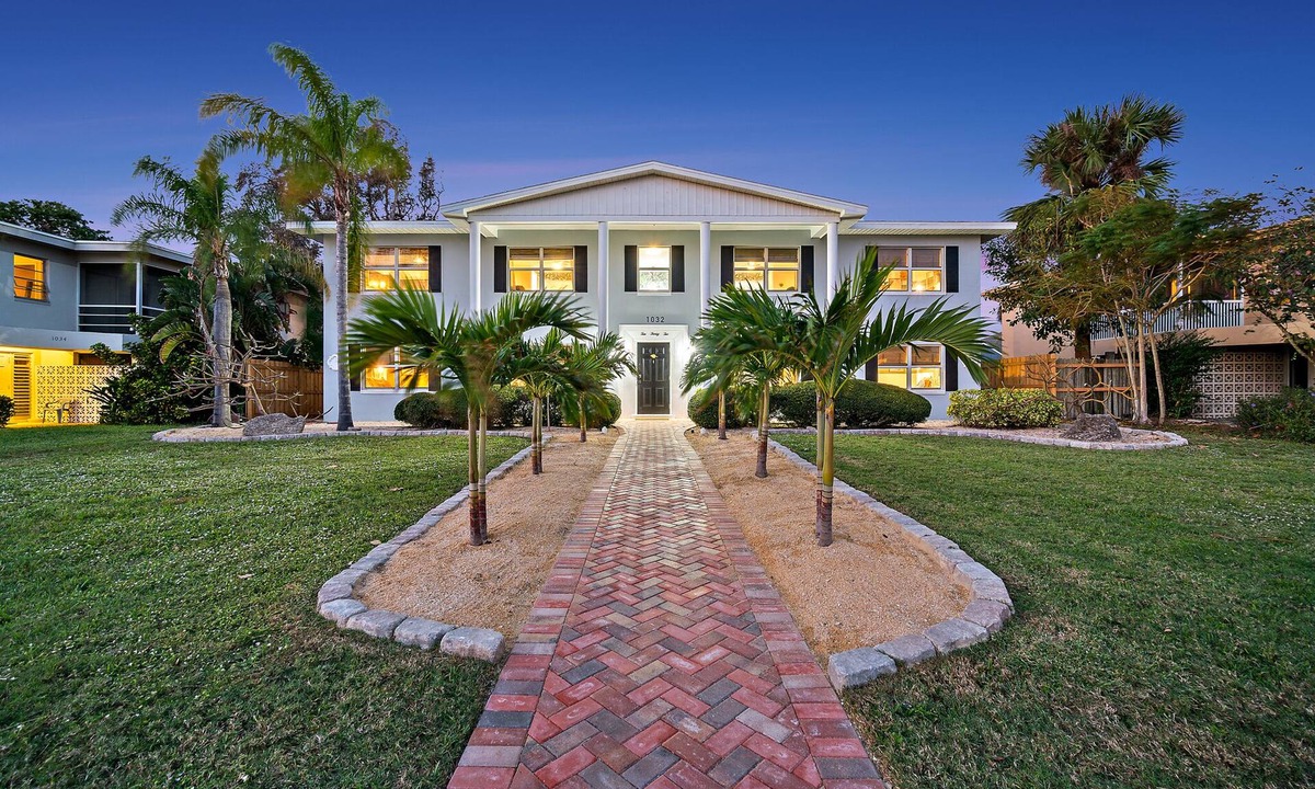 Indian Harbour Beach Apartment | Walk to Beach /50% Off Specials/ Pet Friendly