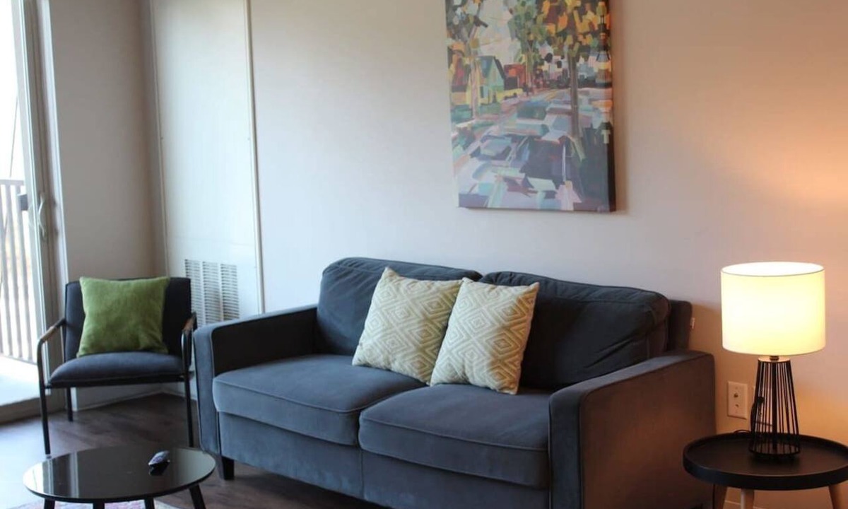 Ames Apartment | Walk to Campustown Cafes from Stylish Retreat
